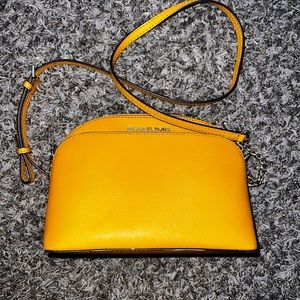 Michael kors crossbody mustard like new condition c